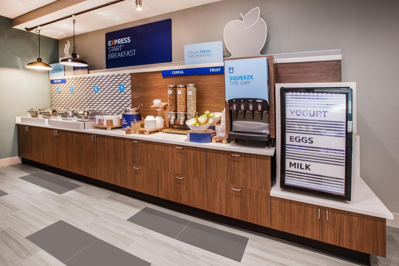 Holiday Inn Express & Suites Reedsburg - Dells Area By Ihg Экстерьер фото