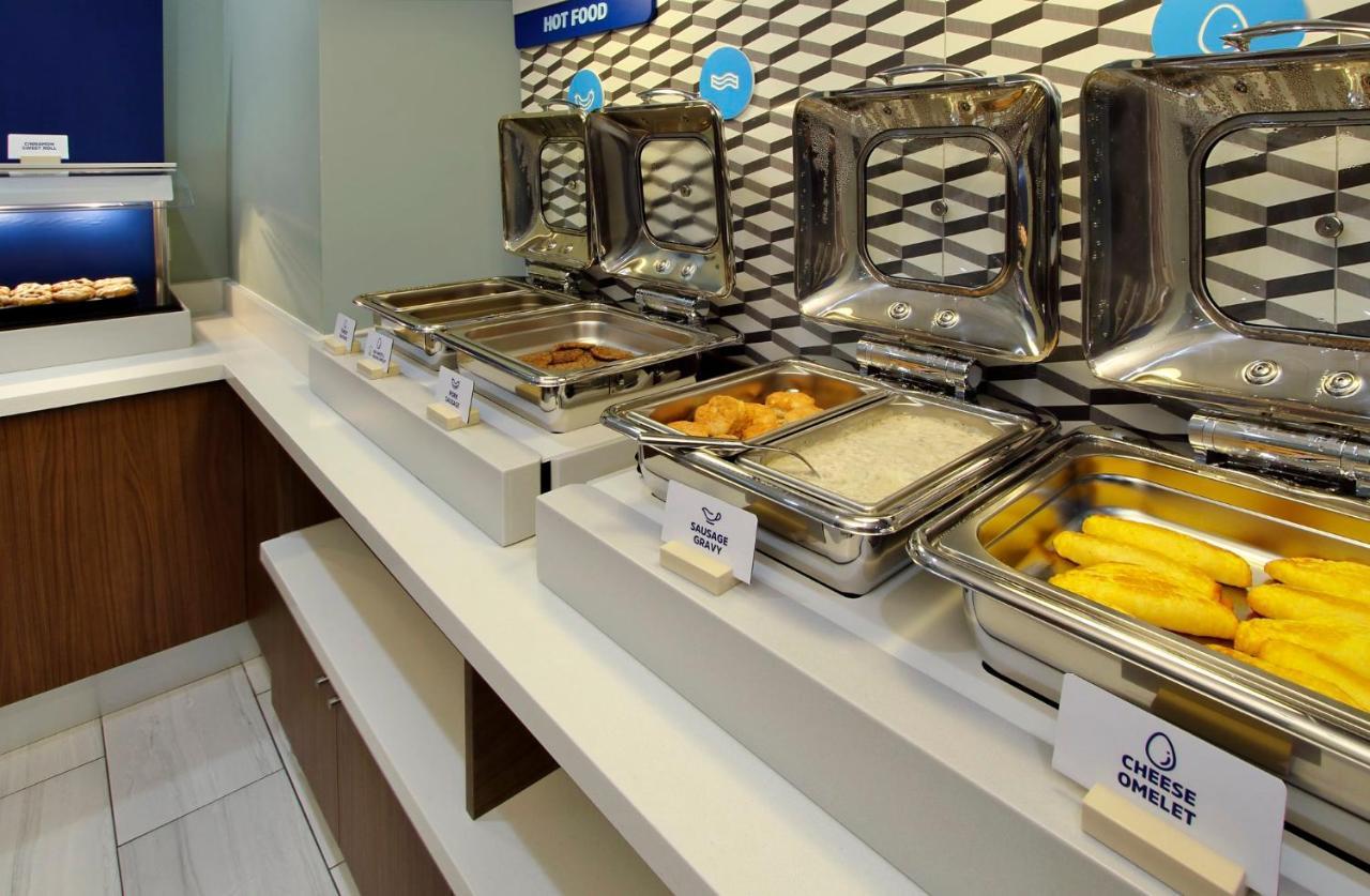 Holiday Inn Express & Suites Reedsburg - Dells Area By Ihg Экстерьер фото