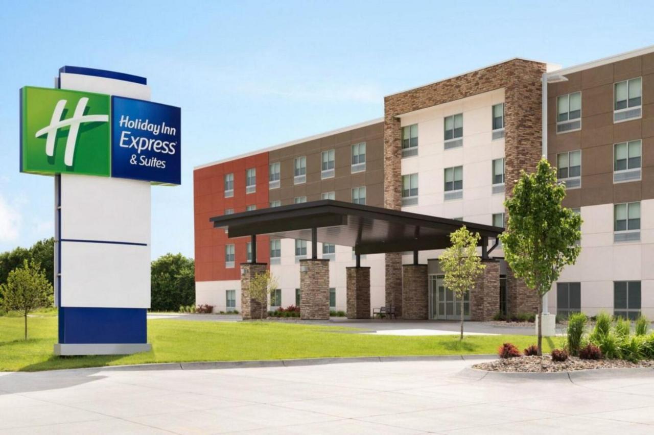 Holiday Inn Express & Suites Reedsburg - Dells Area By Ihg Экстерьер фото