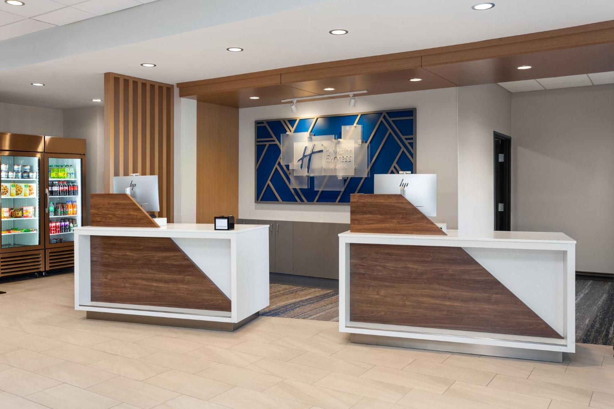 Holiday Inn Express & Suites Reedsburg - Dells Area By Ihg Экстерьер фото
