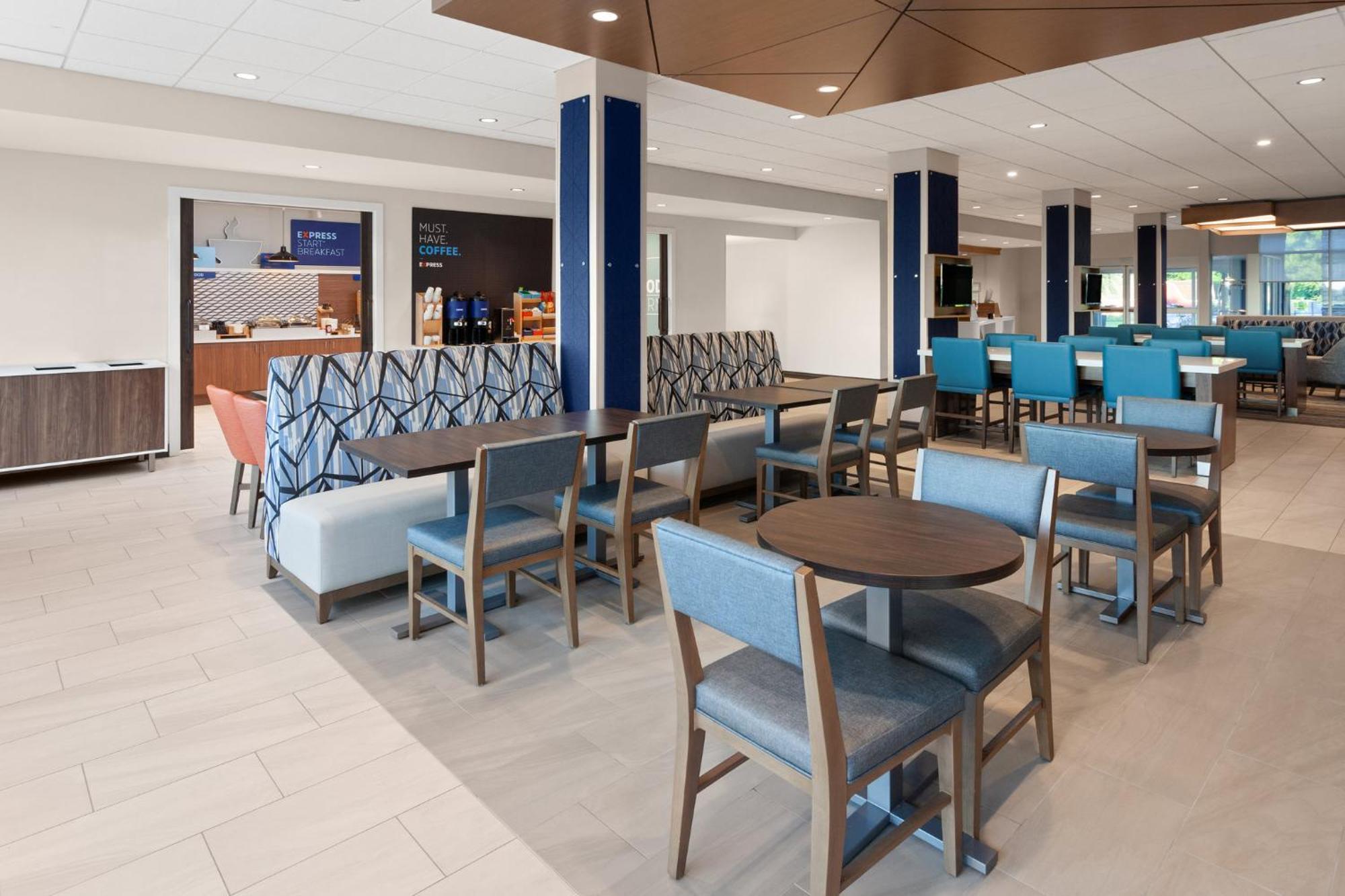 Holiday Inn Express & Suites Reedsburg - Dells Area By Ihg Экстерьер фото