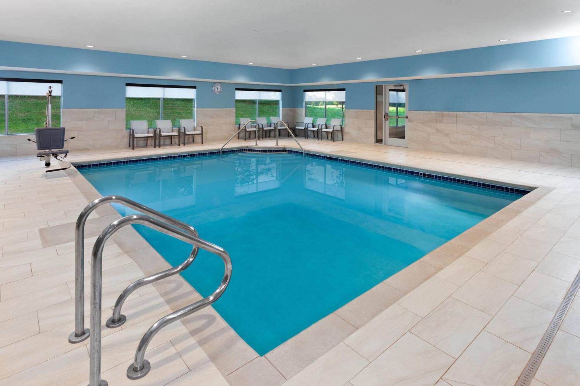 Holiday Inn Express & Suites Reedsburg - Dells Area By Ihg Экстерьер фото