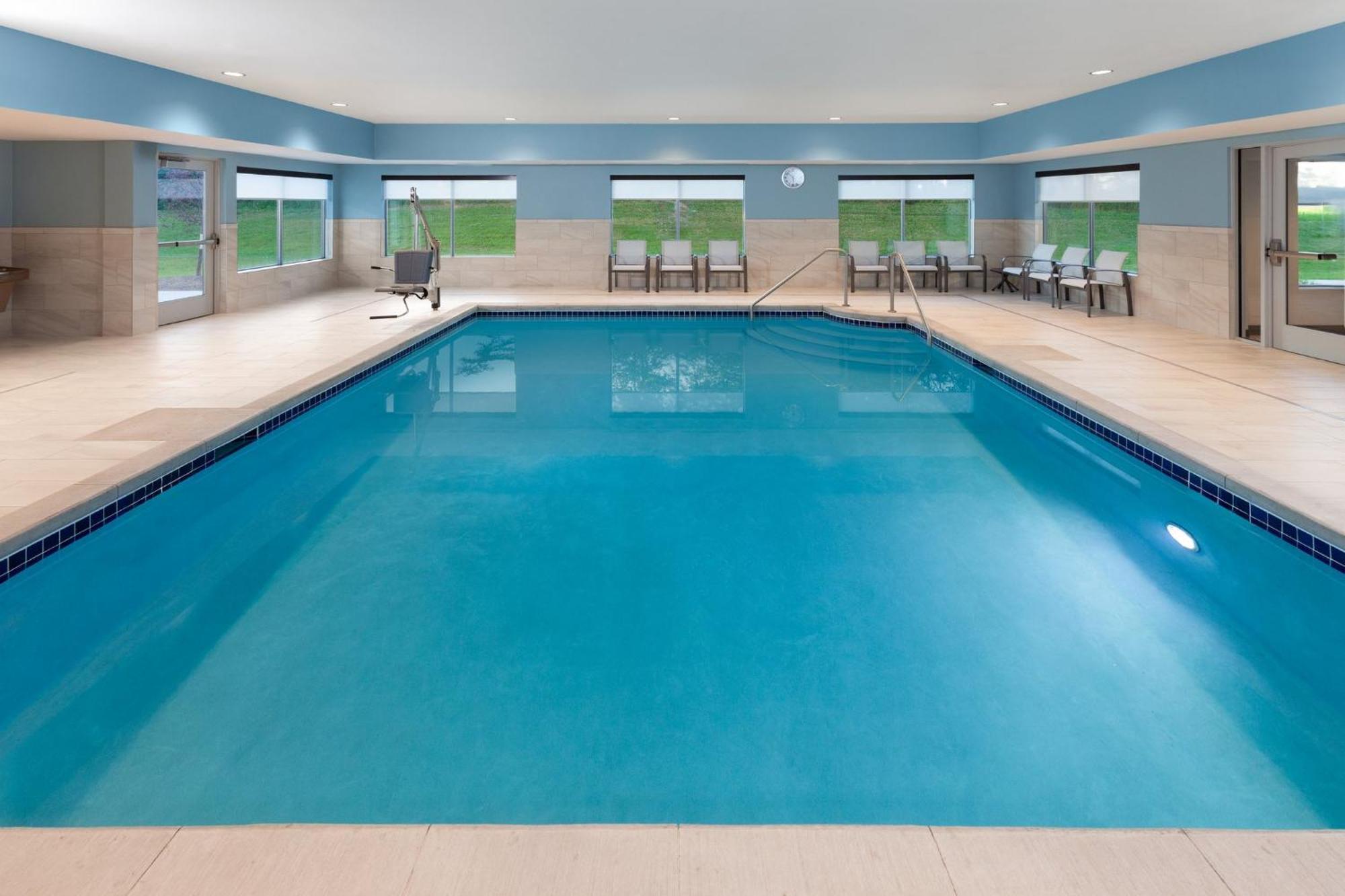 Holiday Inn Express & Suites Reedsburg - Dells Area By Ihg Экстерьер фото